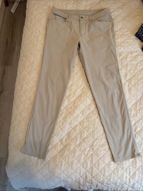 lululemon athletica Men's Stretch Chinos in Light Khaki